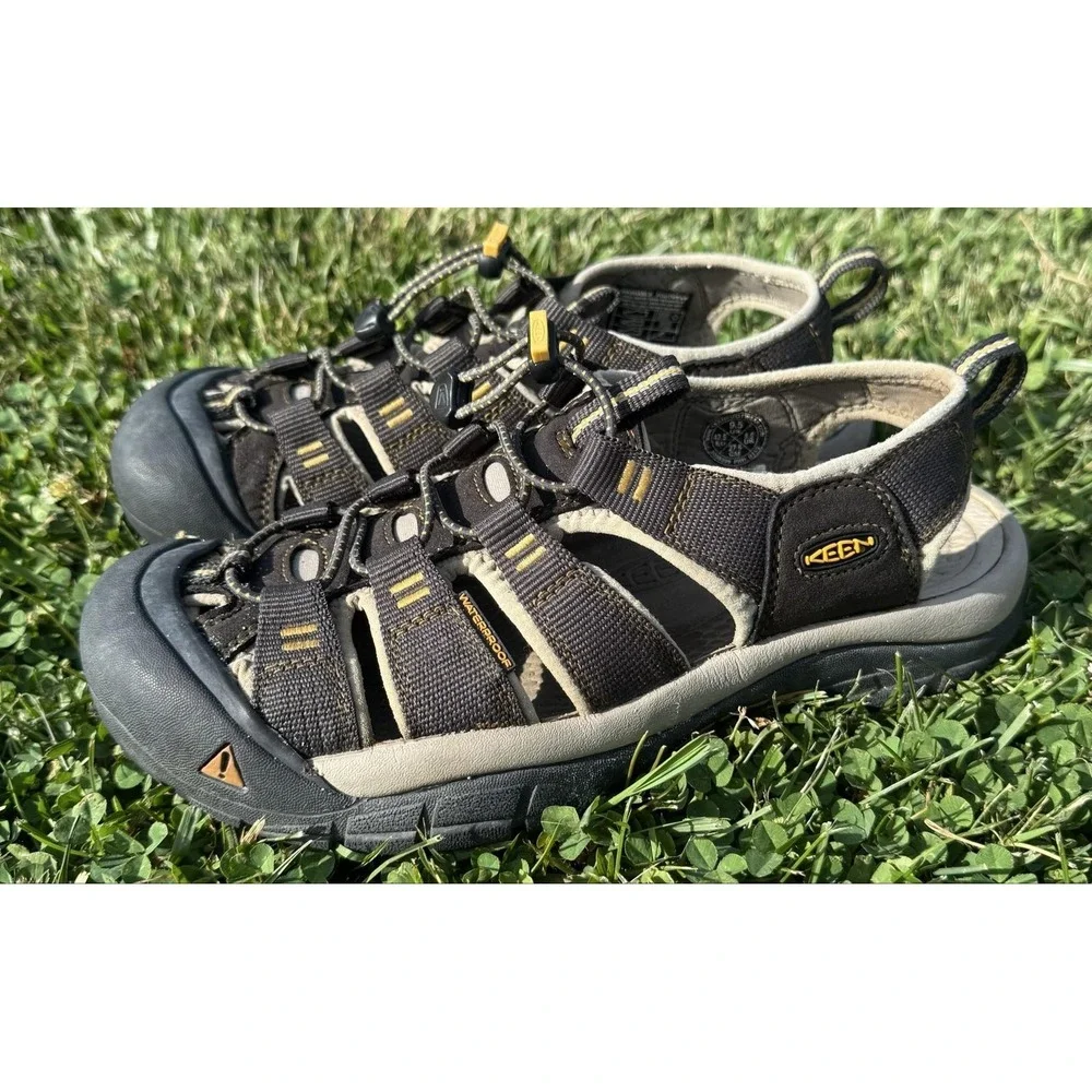 KEEN Newport H2 Shoes Mens Size 9.5 Brown Waterproof Hiking Sandals Closed Toe